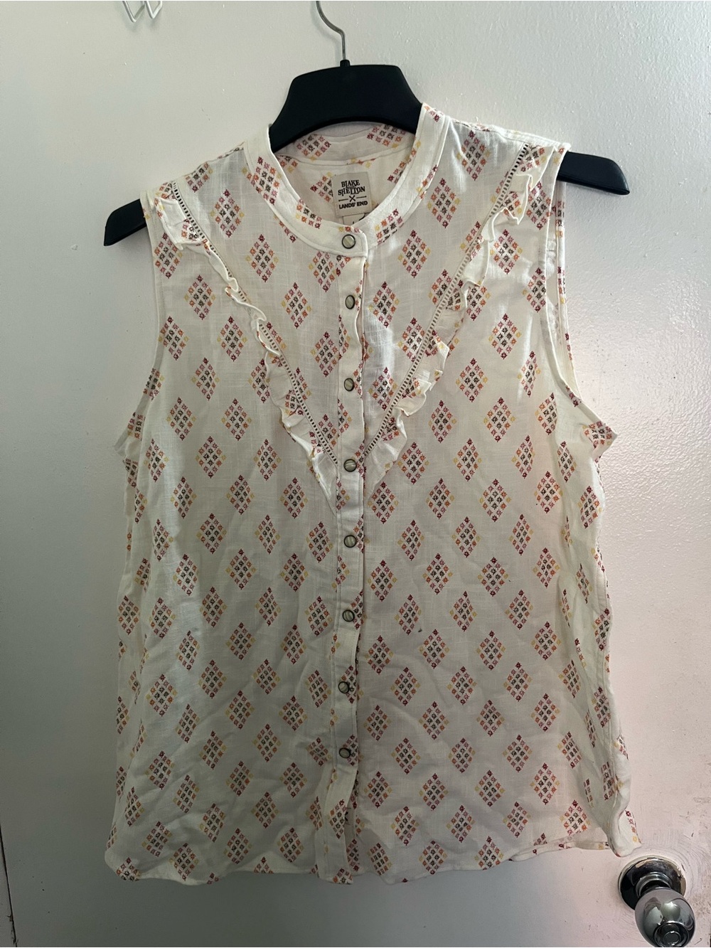 Lands' End Cream Sleeveless Button-Down Top with Pink & Rust Diamond Print